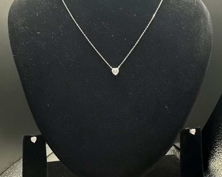 Elegant 925 sterling silver 1 carat pendant necklace and earrings